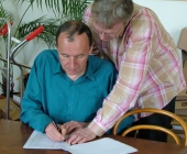 ...kontrola dokladů o zatřídění a původu hroznů,