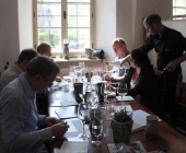 Komise veřejnosti hodnotící červená vína pod vedením kardiologa